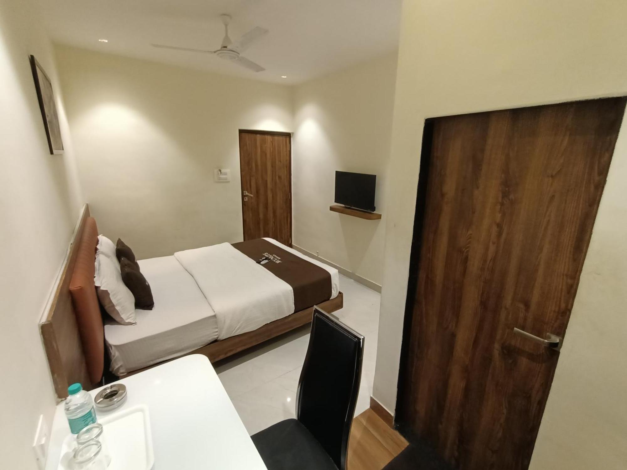 Hotel Moon Lite Residency - Marve Road Malad West Mumbai Exterior photo
